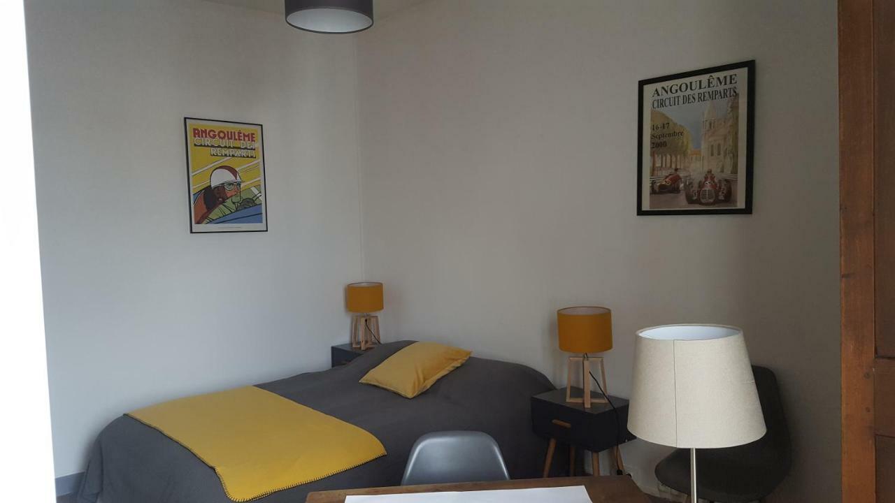 アングレーム La Tour De Lavalette Bed & Breakfast エクステリア 写真